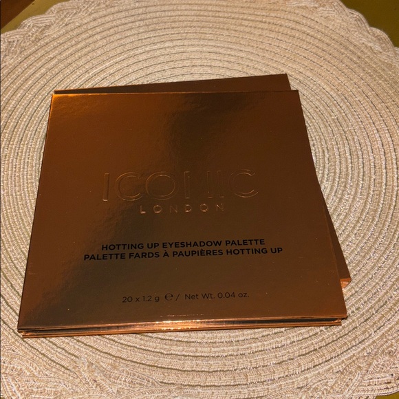 NEW! Iconic London Hotting Up Eyeshadow Palette with Mirror (sold out online!) - Picture 5 of 6